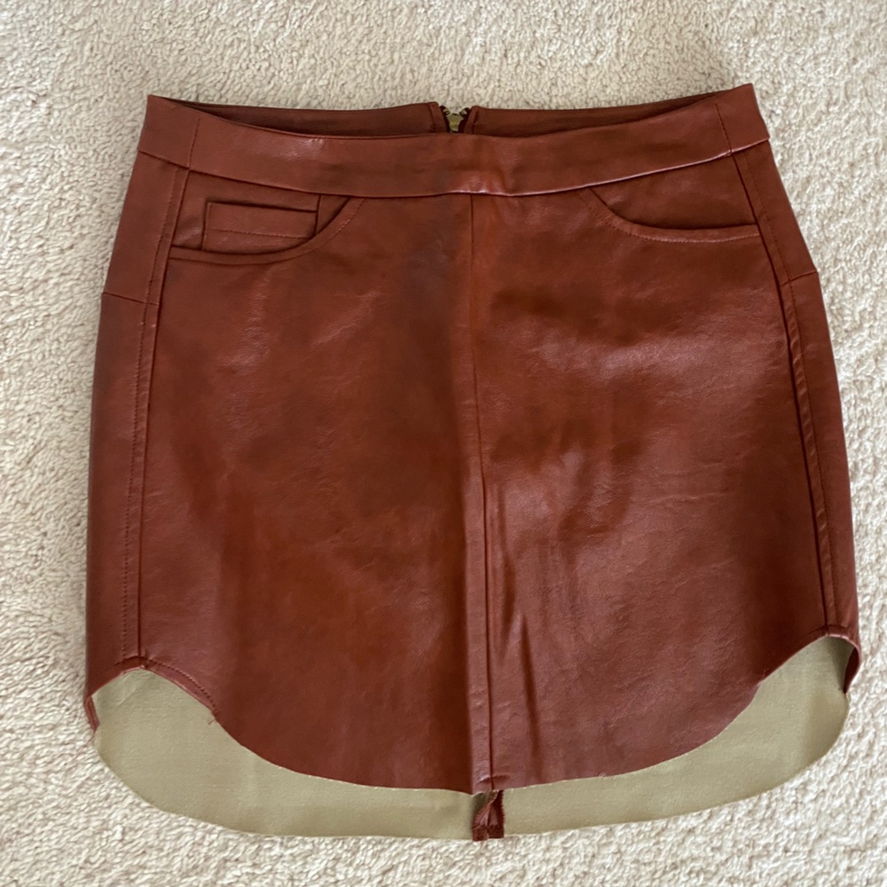 Brown leather skirt with zippers